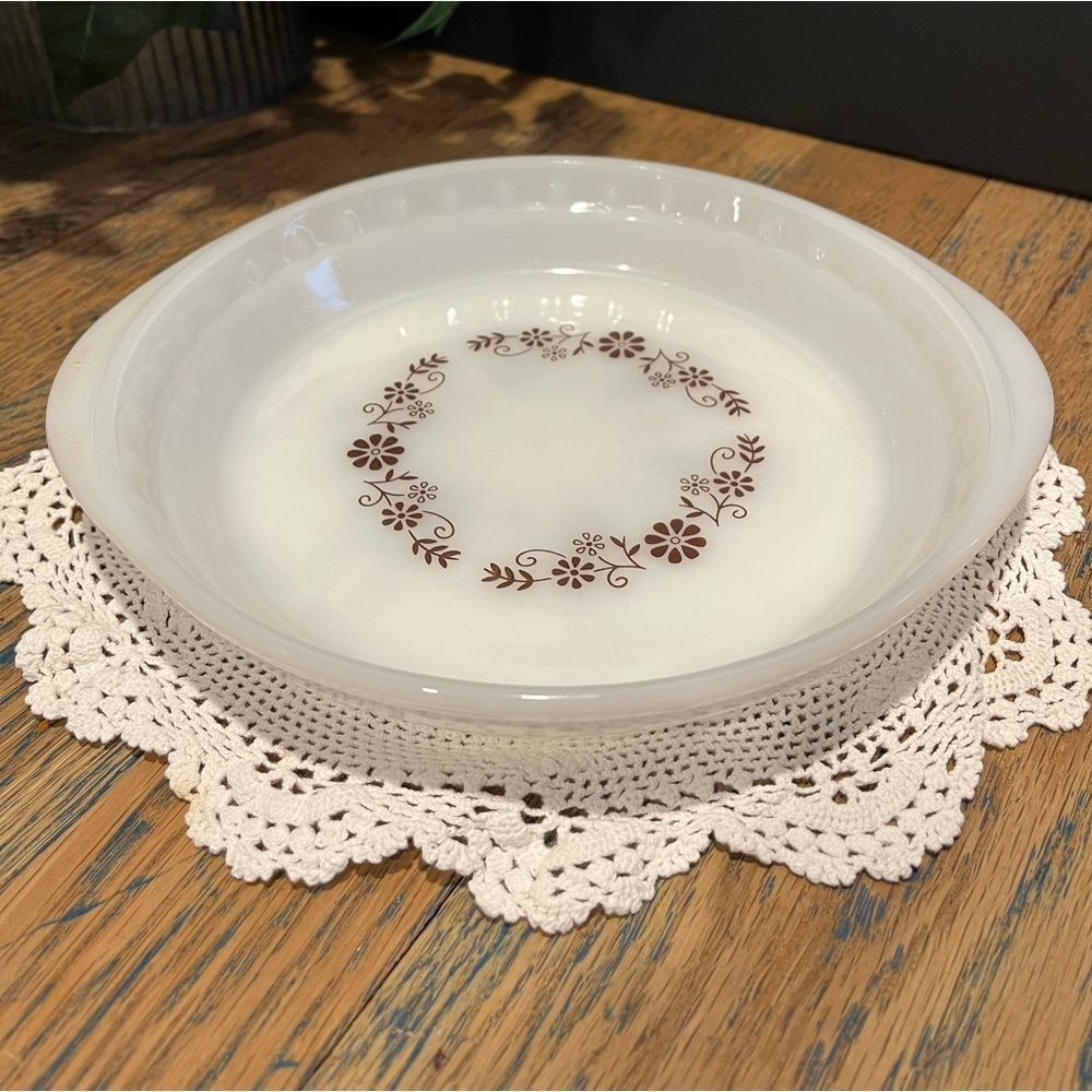 Vintage Pyr-O-Rey / Vintage Milk Glass Pie Plate - Brown Daisy